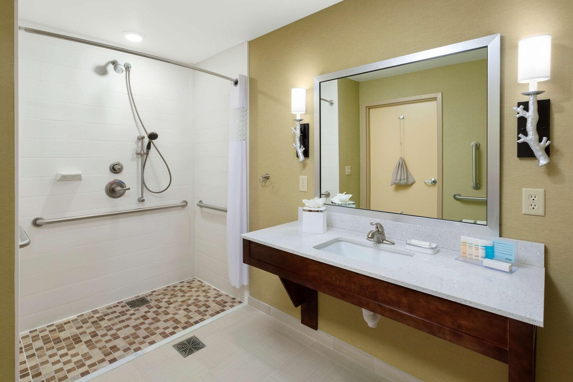 Hotel Hampton & - Faxon Exit