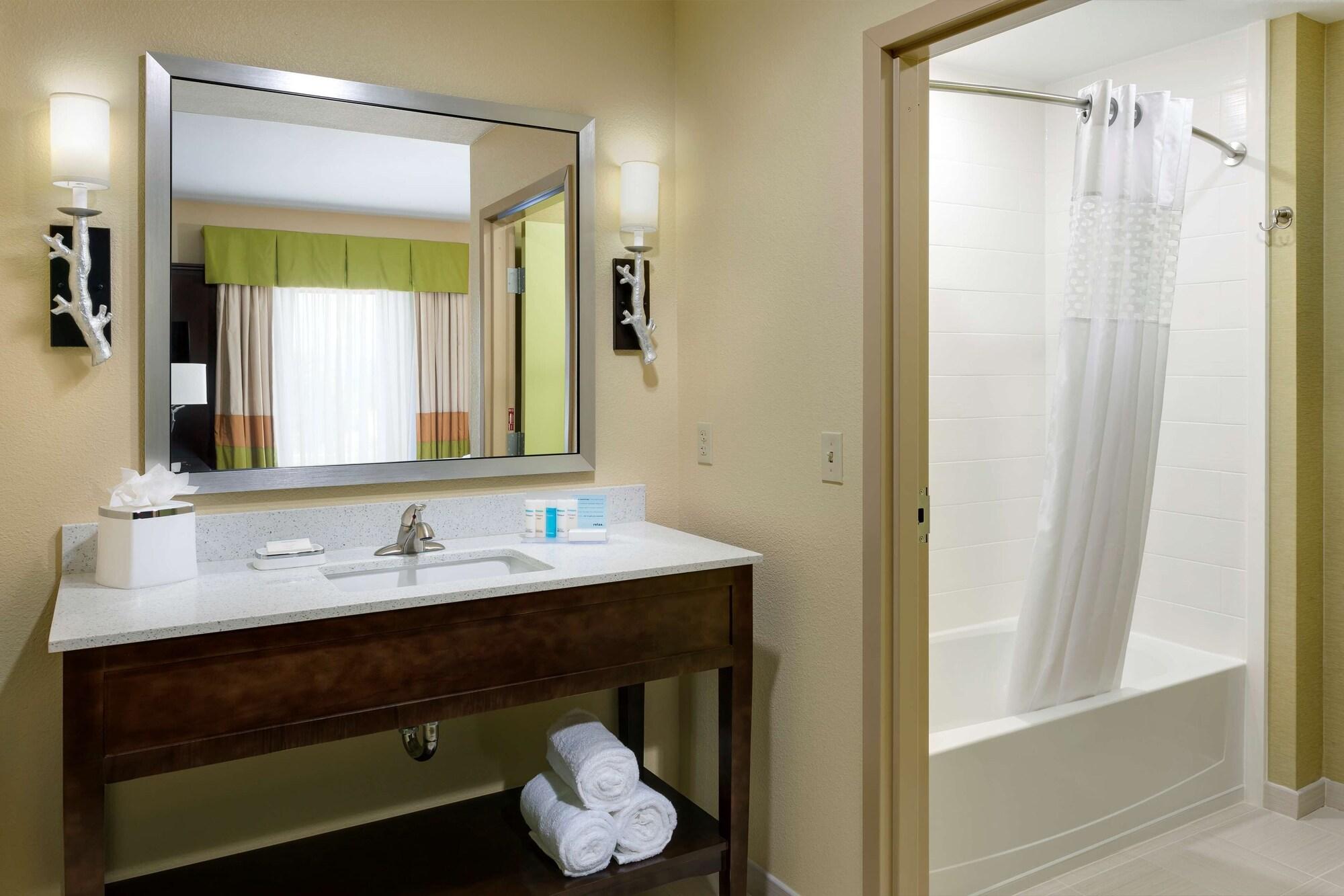 Hotel Hampton & - Faxon Exit 3*