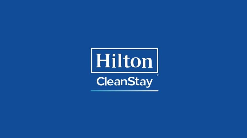 Hampton & - Faxon Exit Hotel