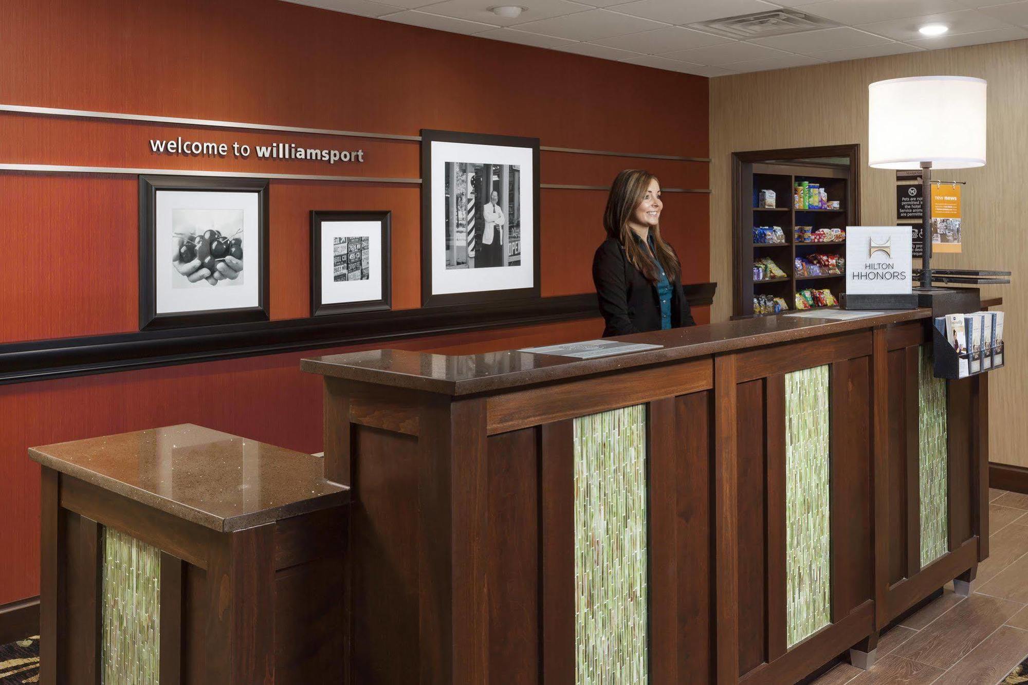 Hampton & - Faxon Exit Hotel