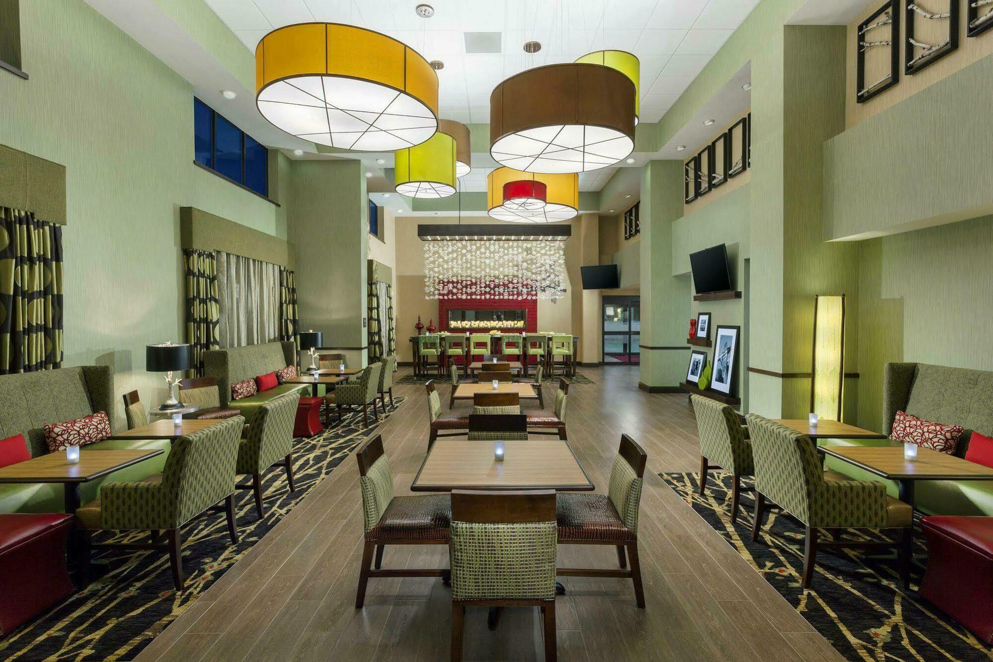 Hotel Hampton & - Faxon Exit